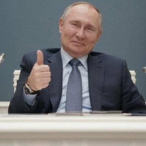 Putin firma ley que permite condenar a personas fuera del país 
