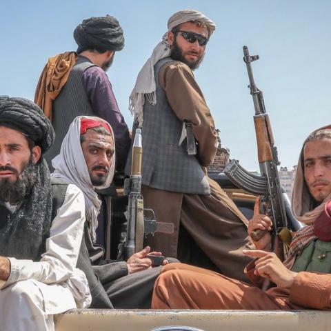 Rusia elimina al movimiento talibán de su lista de organizaciones terroristas