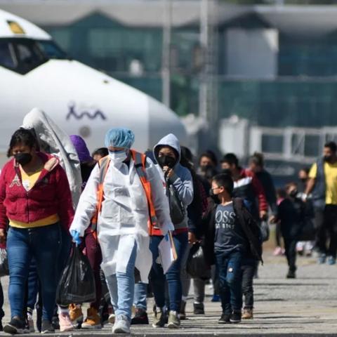 Venezuela recibe repatriados desde México