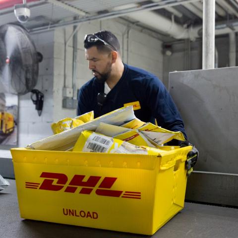 DHL suspenderá envíos de más de 800 dólares a consumidores estadounidenses 