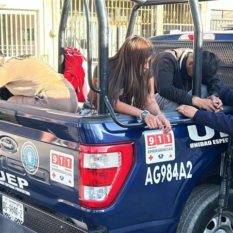 Elementos de la Policía Estatal lograron la captura de dos hombres y dos mujeres como sospechoso de la agresión
