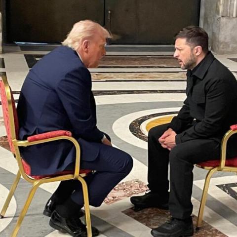 Trump y Zelenski se reúnen en el Vaticano 
