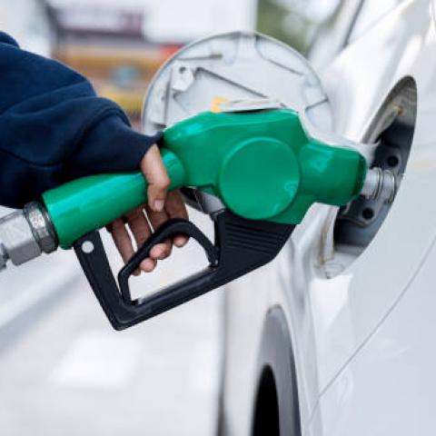 Baja 48 centavos precio promedio de la gasolina en Aguascalientes
