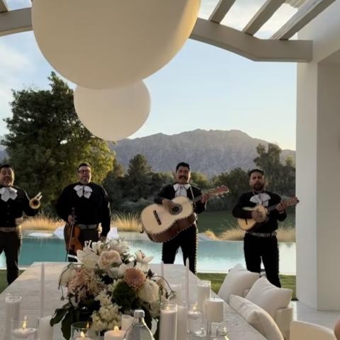 Justin Bieber le lleva mariachi a Hailey por su primer Día de las Madres