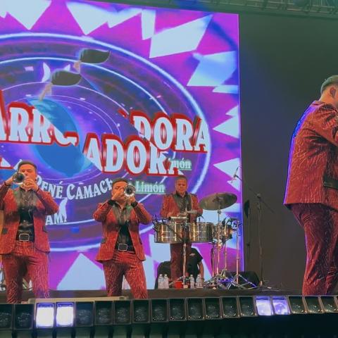 La Arrolladora puso a bailar a los maestros de Aguascalientes en la Isla San Marcos