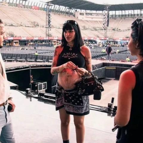 Cazzu responde preguntas sobre Ángela Aguilar durante su visita a México