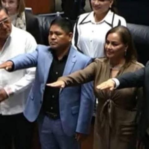  cantante Erasmo Catarino rinde protesta como senador de la República 