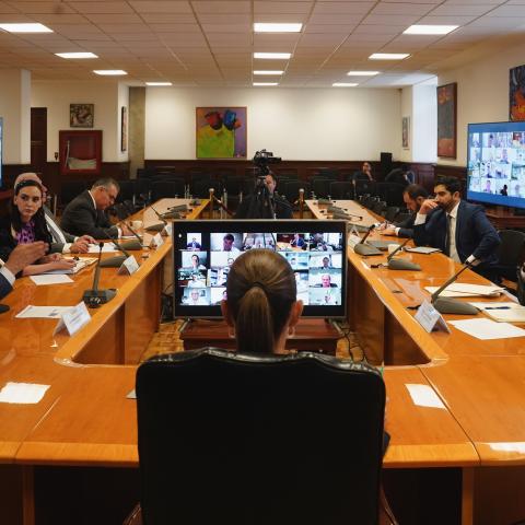 Claudia Sheinbaum en reunión 