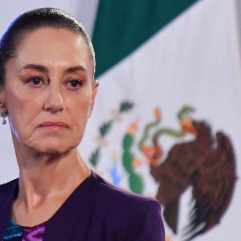 Sheinbaum pide a morenistas dejar de hacer política en redes sociales