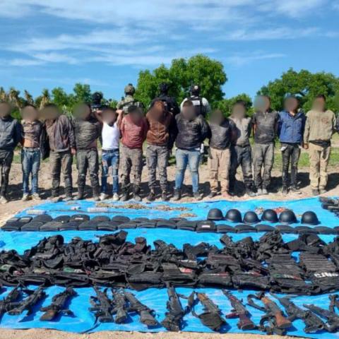 Detenidos y armas