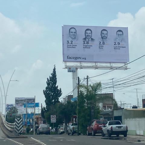 Se deslinda Morena de espectaculares con presunta encuesta electoral 