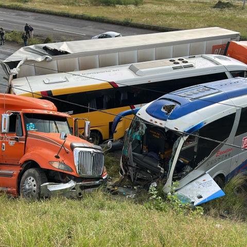 Dos autobuses de pasajeros con una peregrinación al Santuario de San Juan de los Lagos estuvieron implicados en el accidente