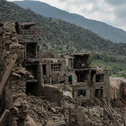 Fuerte sismo sacude nuevamente a Afganistán 