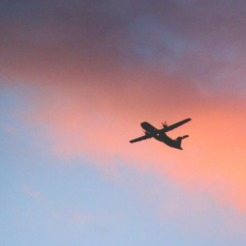 Avión en el aire 