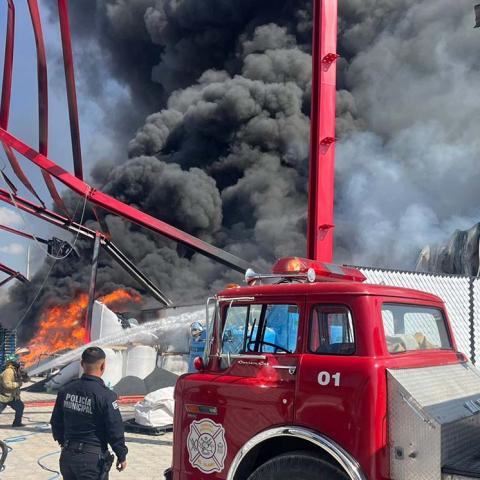 Bomberos del estado y del Municipio de Aguascalientes trabajaron más de una hora para apagar el fuego