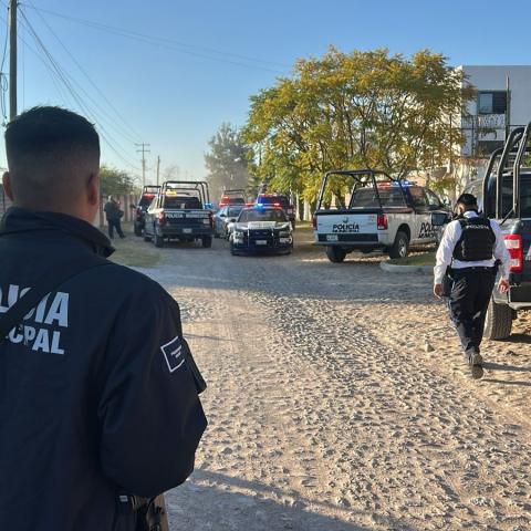 Los tres hombres en edad adulta fueron trasladado a un hospital, uno de ellos iba intubado