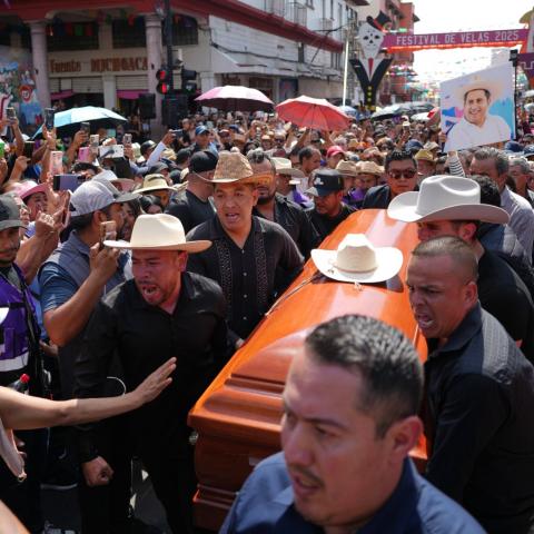 Ciudadanos despiden a Carlos Manzo, alcalde de Uruapan