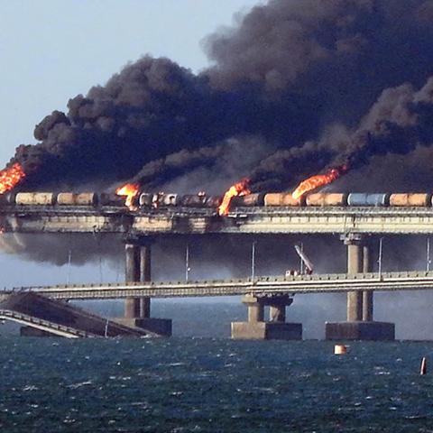 Rusia condena a cadena perpetua a 8 acusados por el atentado en puente de Crimea