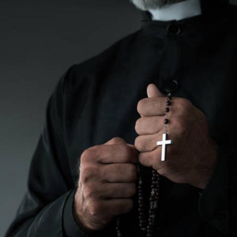 Investigan en Chicago a sacerdote de México por presunto abuso sexual de un menor