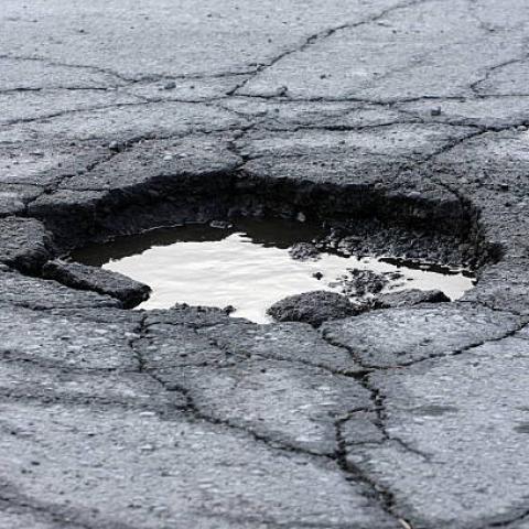 Ni con recurso adicional: Pide regidora incrementar presupuesto para bacheo; fueron 12 MDP en 202