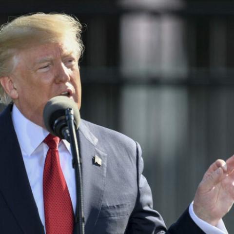 Trump anuncia despliegue militar hacia Irán y amenaza con ataque contundente