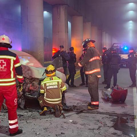 Tras el brutal impacto y mientras era rescatado su auto comenzó a arder en llamas