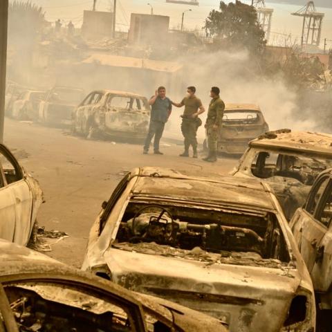 Chile declara estado de catástrofe por incendios; dejan 16 muertos y 50 mil evacuados