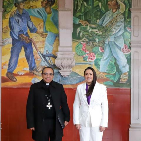 Tere Jiménez y el obispo 