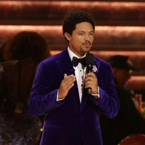 Trump amenaza con demandar al presentador de los Grammy por broma