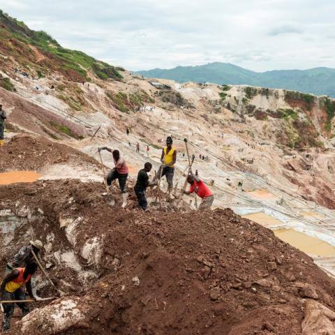 Mueren 300 personas tras derrumbe en una mina del Congo