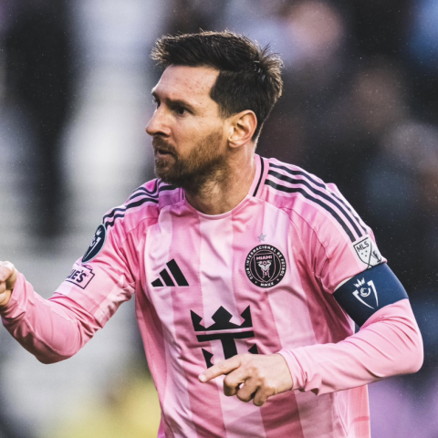 MESSI GOL 900