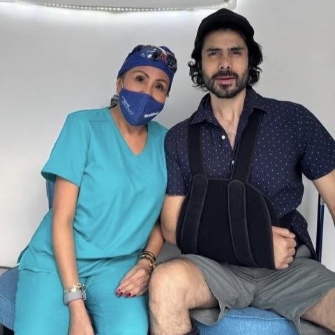 Reaparece José Ángel Bichir tras la caída que sufrió hace unos días 