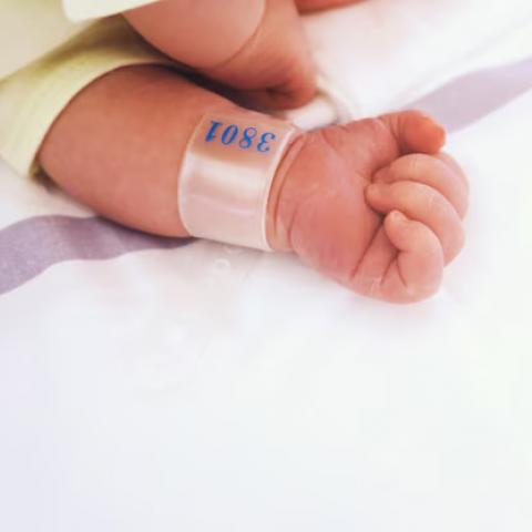 Bebé maltratada por su padre sale de terapia intensiva; continúa ISSEA valoración especializada