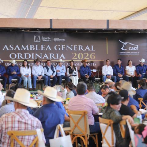 Tere Jiménez y ganaderos