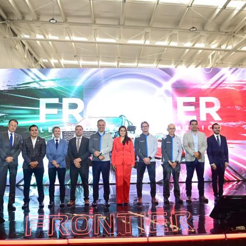 Tere Jiménez encabeza el arranque de la producción de la nueva Nissan Frontier