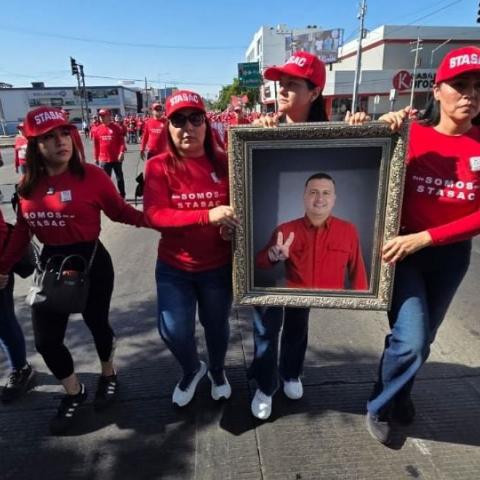 Empleados del ayuntamiento de Culiacán exigen seguridad; tras homicidio de líder sindical