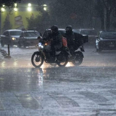 Onda tropical No. 9 mantendrá lluvias en varios estados de México