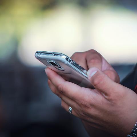 Como ‘ocurrencia’ califican abogados registro de líneas con CURP; sugieren ampararse
