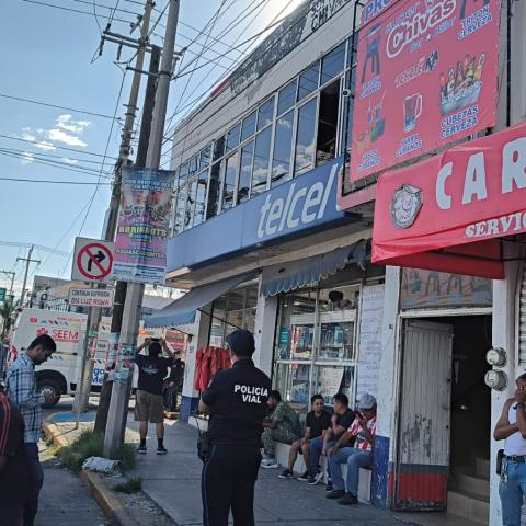 El hombre realizaba labores de pintura cuando tocó accidentalmente cables de alta tensión; fue trasladado de urgencia al Hospital Hidalgo