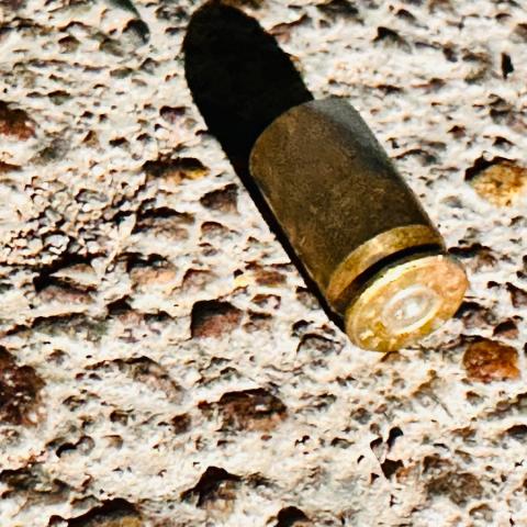 Policías estatales aseguraron un arma de fuego y una camioneta que fueron utilizadas durante el incidente ocurrido en el fraccionamiento Viña Antigua