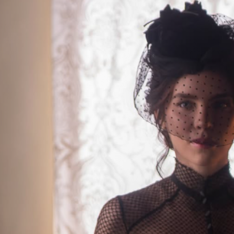Belinda sorprende con su transformación en Carlota para la nueva serie de HBO Max