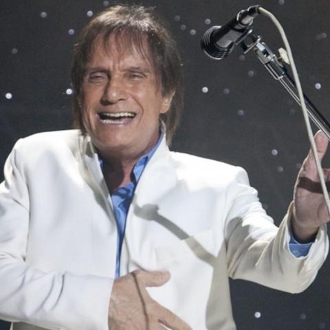 Equipo de Roberto Carlos informa que el cantante se encuentra hospitalizado 