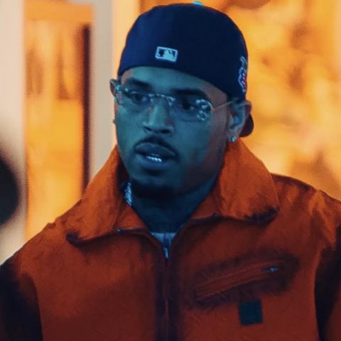 Chris Brown se declara culpable por incidente con botella en un club de Londres