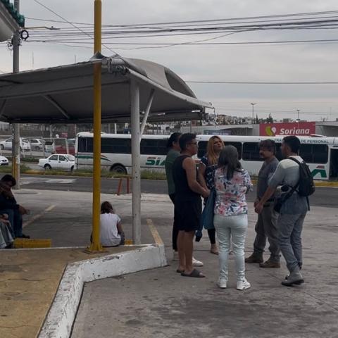 Amagan vecinos de Villas con bloquear vialidades tras seis días sin agua; denuncian cobro de pipas