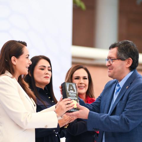 Tere Jiménez anuncia mil becas de alta especialización en Inteligencia Artificial