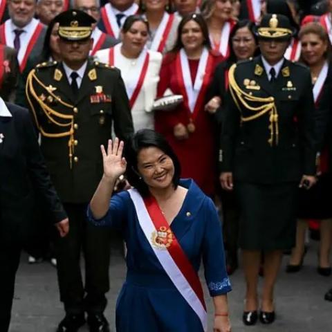La derechista Keiko Fujimori asume la presidencia de Perú 