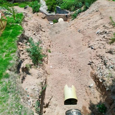 Leo Montañez rehabilita colector pluvial en La Barranca para prevenir inundaciones