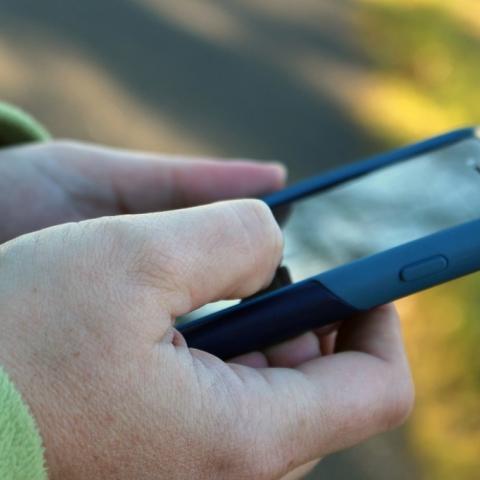 Advierten por intentos de fraude digital: envían mensajes a teléfonos con supuestas fotomultas 