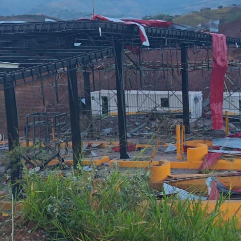Coche-bomba explota en Colombia un día después de la investidura del presidente De la Espriella