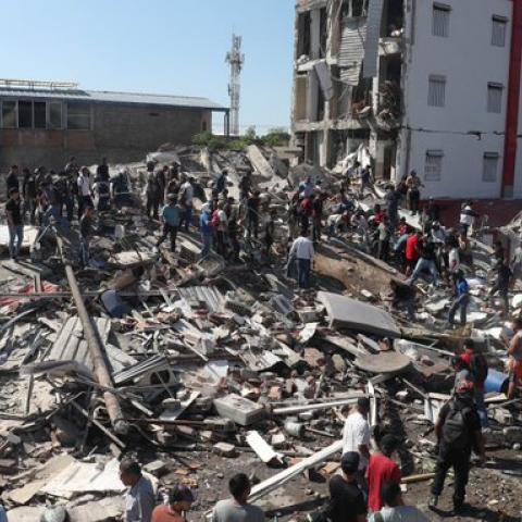 Terremoto en Colombia deja personas muertas y edificios derrumbados